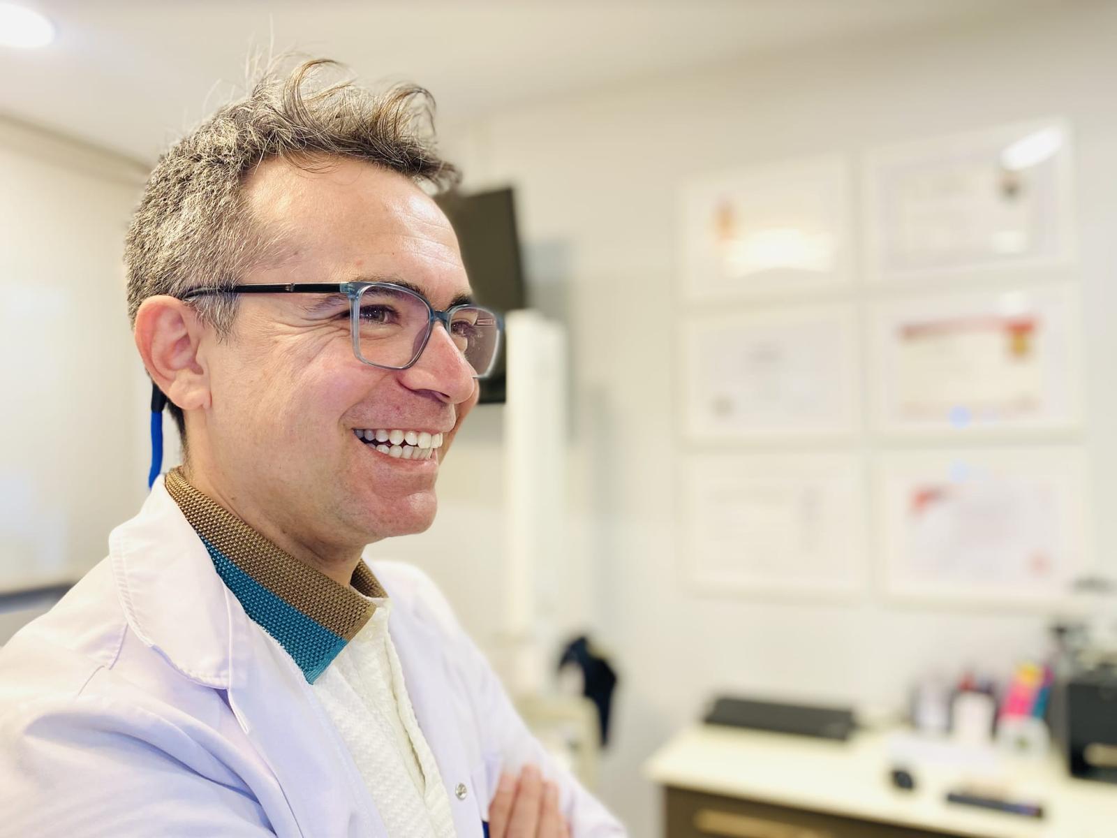 Dr. Emrah GÜVENERLER – Diş hekimi